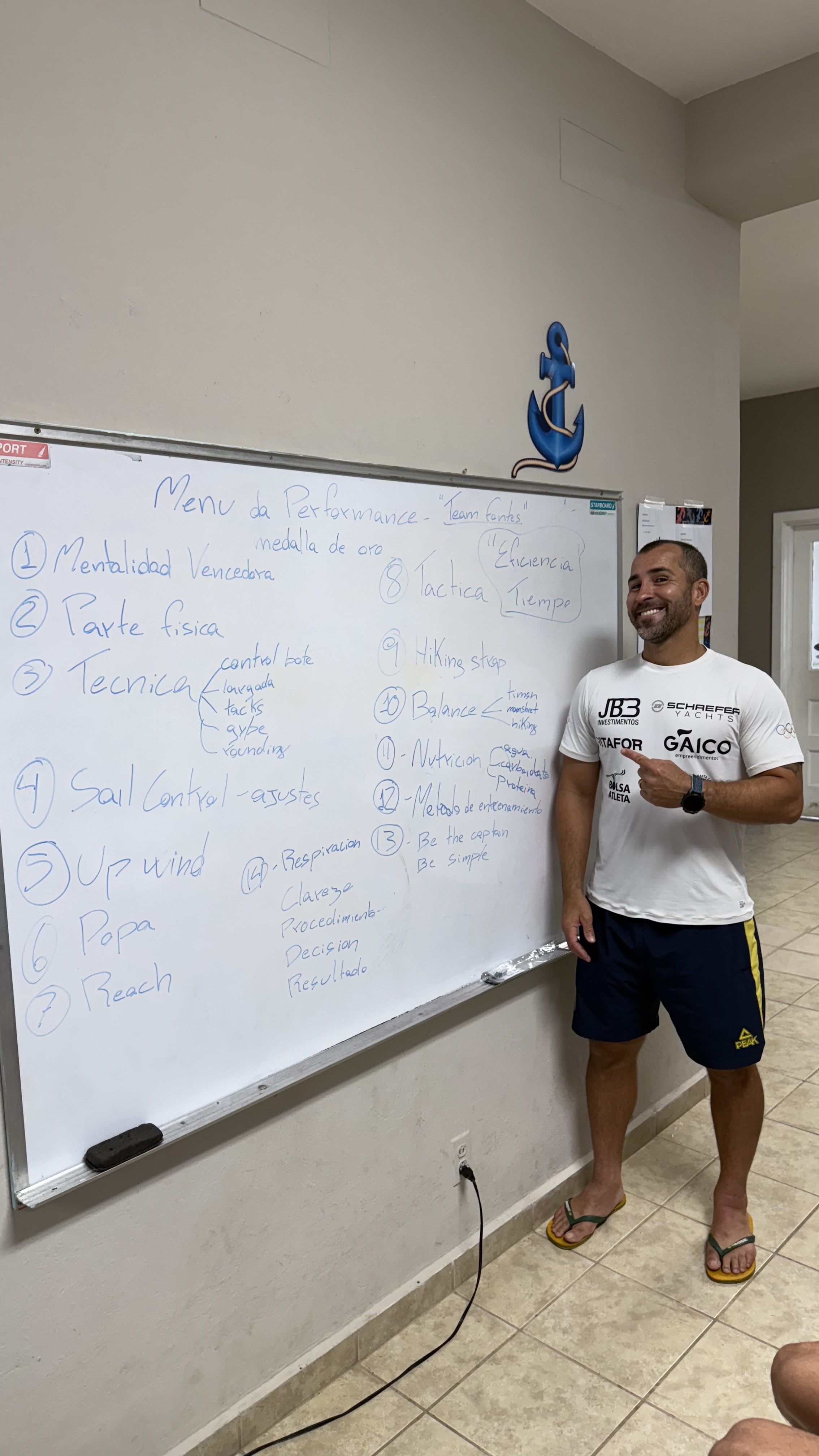 Clínica presencial Team Fontes com grupo de atletas — metodologia olímpica aplicada ao seu clube